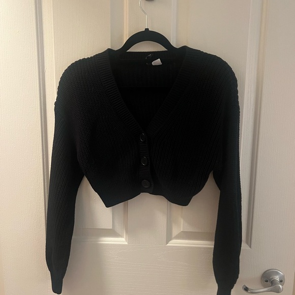 Black H&M Cropped Sweater/Cardigan - Picture 2 of 3